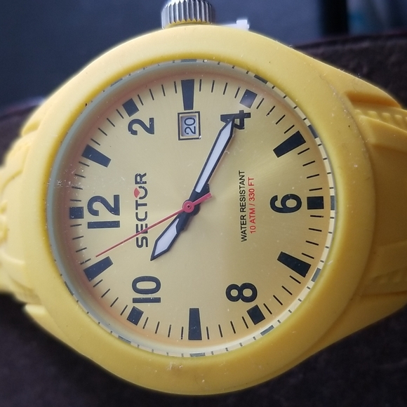 Sector men watch.  Yellow rubbers band. New with original box and tag. - Picture 5 of 8